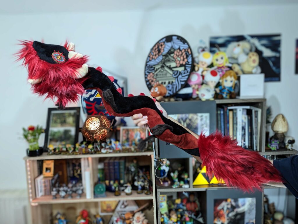 Long dragon en peluche représentant Ganondorf dans Tears of the Kingdom